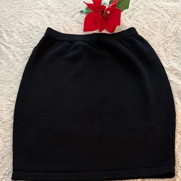 St. John Classic Black Pencil Skirt